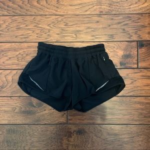 Lululemon Hotty Hot shorts 2.5”
